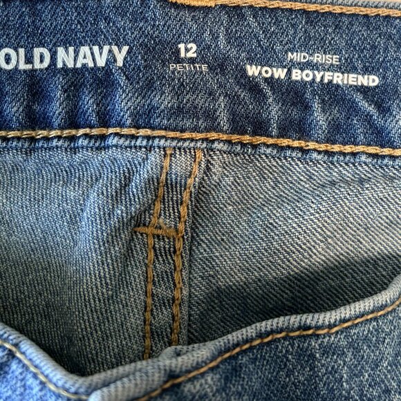 Old Navy Size 12 Petite Mid-Rise Wow Boyfriend Jeans - Picture 5 of 5